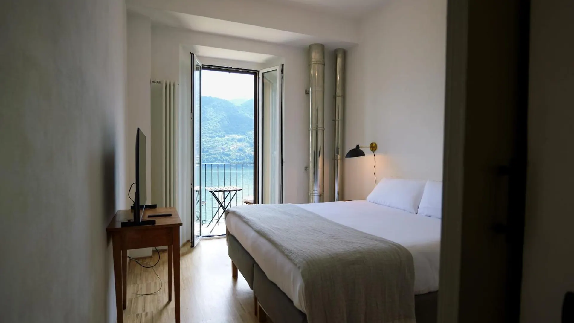Up & Up - By Myhomeincomo Moltrasio 0*,  Italien