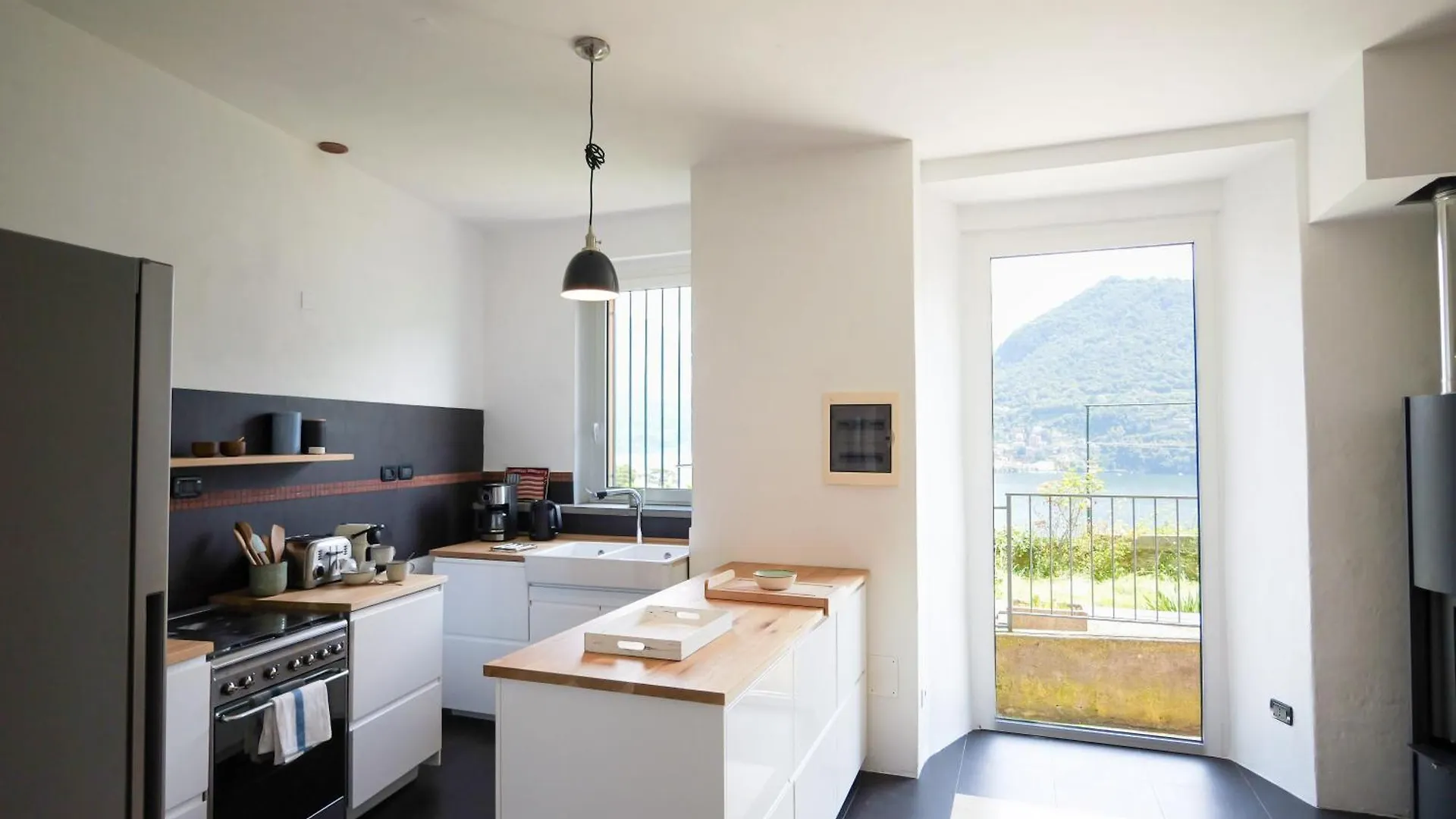 Up & Up - By Myhomeincomo Moltrasio Italien