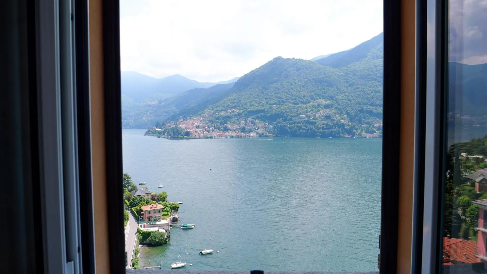 Up & Up - By Myhomeincomo Moltrasio Italien